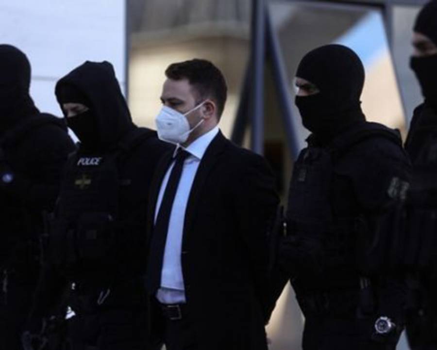 Ο Μπάμπης Αναγνωστόπουλος παραιτείται από κάθε ένδικο μέσο και αποσύρεται από τις Πανελλήνιες