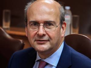 Κ. Χατζηδάκης: Καταργείται το τέλος επιτηδεύματος στα μπλοκάκια