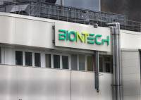 BioNTech: Αντιμέτωπη με την πρώτη αγωγή για τις φερόμενες παρενέργειες του εμβολίου της κατά της Covid