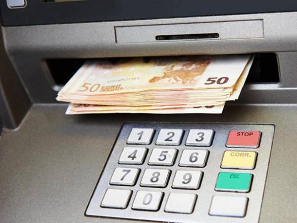 Ανάληψη μετρητών μέσω POS σε εμπορικά καταστήματα και σούπερ μάρκετ