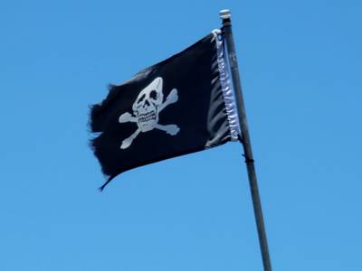 Pirates hijack Iraqi ship stranded off Iranian coast