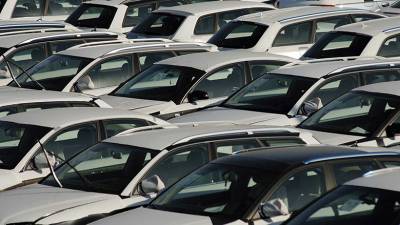 Βρετανία: Βουτιά 25% στις ταξινομήσεις νέων αυτοκινήτων