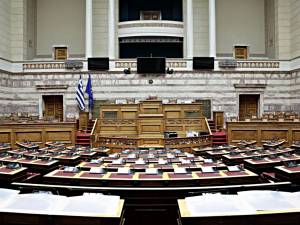 Υπερψηφίστηκε η τροπολογία για τους μετανάστες - Ο Αντ. Σαμαράς ψήφισε «όχι»
