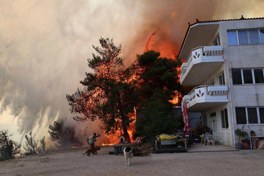 Φωτιά στη Φυλή: Εκκενώνονται Άνω Λιόσια, Γεννηματά και Κανάλα