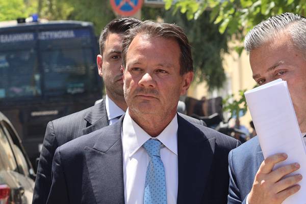 Δίωξη για διατάραξη οικιακής ειρήνης και απειλή στην πρώην σύζυγο του Απόστολου Λύτρα