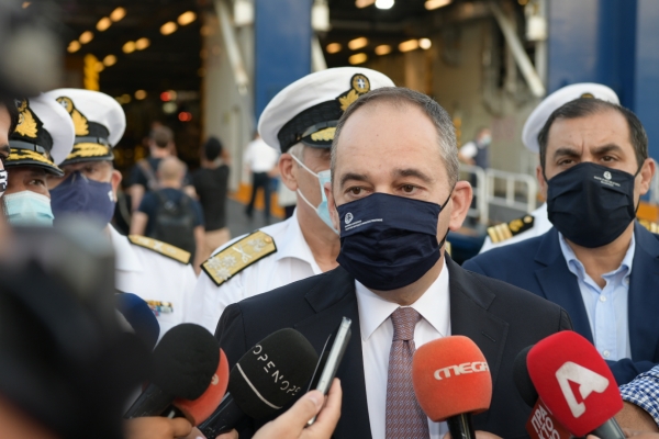Γ. Πλακιωτάκης από το Λιμάνι του Πειραιά: Να μην επιτρέψουμε στον ιό και τις μεταλλάξεις του να εμποδίσουν την επιστροφή στην κανονικότητα
