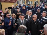Επίσκεψη Γεωργιάδη στο «Βοστάνειο» της Μυτιλήνης - Συνθήματα από γιατρούς και νοσηλευτές