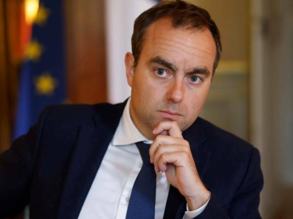Γαλλία: Αντιμέτωπη με προτάσεις μομφής η νέα γαλλική κυβέρνηση υπό τον Λεκορνί