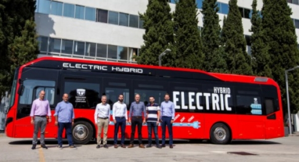 Σαρακάκης: Παρέδωσε το Πρώτο Υβριδικό Λεωφορείο Volvo 7900 Full Hybrid για αστική συγκοινωνία στην Ελλάδα