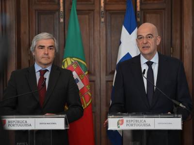 Δένδιας από Πορτογαλία: Εξετάζεται η απόκτηση στρατιωτικών αεροσκαφών C-390
