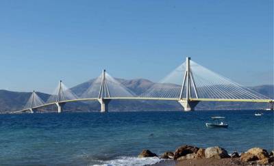 Παρατείνεται έως την Τετάρτη η δωρεάν διέλευση στα διόδια της Γέφυρας Ρίου-Αντιρρίου