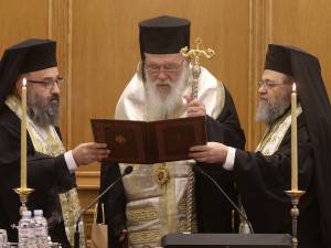 Ο Ιερώνυμος ζητεί ονομαστική ψηφοφορία για το νομοσχέδιο για τους ομοφυλόφιλους