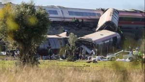 Ισπανία: Τουλάχιστον 68 νεκροί σε μία από τις χειρότερες σιδηροδρομικές τραγωδίες στη χώρα