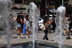 Καύσωνας από την Κυριακή με θερμοκρασίες έως 42 βαθμούς - Έκτακτο δελτίο από την ΕΜΥ