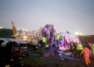 Κωνσταντινούπολη: Επιβατικό αεροσκάφος κόπηκε στη μέση κατά την προσγείωση