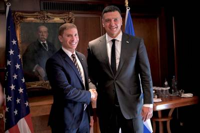 Β. Κικίλιας στη συνάντηση με τον ΥΦΥΠΕΞ των ΗΠΑ: «Θα συνεργαστούμε με βάση τα κοινά μας συμφέροντα και προς όφελος της μέσης οικογένειας»