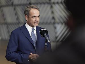 Μητσοτάκης από Βρυξέλλες: «Δεν θα τινάξουμε τη μπάνκα στον αέρα για τις εκλογές»