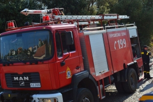 Σε εξέλιξη φωτιά στην Κορινθία