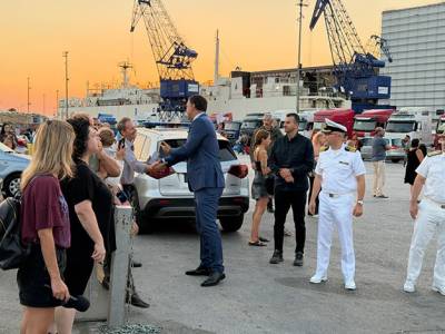 Β. Κικίλιας από λιμάνι Πειραιά για την επιστροφή των ταξιδιωτών: «Προασπίζουμε, στηρίζουμε και ενισχύουμε τα νησιά μας, τον τουρισμό, την ακτοπλοΐα και την οικονομία της χώρας μας»