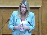 Άννα Ευθυμίου: Στα τέλη Νοεμβρίου το επίδομα των 400 ευρώ σε 2,2 εκατ. δικαιούχους