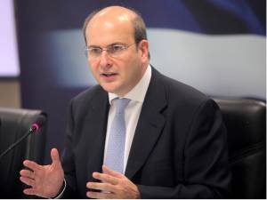 Χατζηδάκης: Στα 479 ευρώ το επίδομα ανεργίας