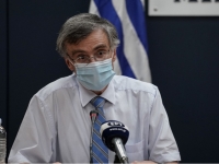 Εκτόξευση στα 1.259 κρούσματα το τελευταίο 24ωρο - Έκτακτη εμφάνιση Τσιόδρα