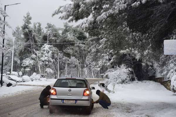 Υποχρεωτικές οι αλυσίδες στα αυτοκίνητα από Δευτέρα 29/1 στην Αττική - Ανακοίνωση Τροχαίας