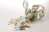 Σταθερά τα επιτόκια καταθέσεων και δανείων τον Απρίλιο
