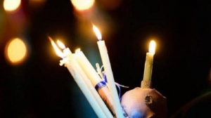 Απόψε το Άγιο Φως και Πανηγυρική Αναστάσιμη Ακολουθία στις Εκκλησίες