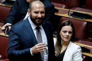 Θετικός στον κορωνοϊό ο 6 μηνών γιος της Έφης Αχτσιόγλου και του Δημήτρη Τζανακόπουλου