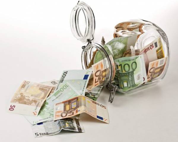 Διευρύνθηκε η ψαλίδα στα επιτόκια καταθέσεων και χορηγήσεων τον Αύγουστο