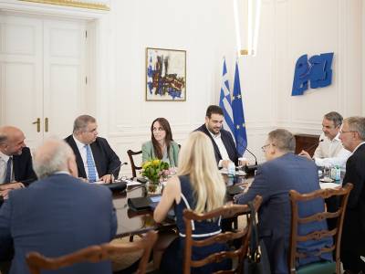 Σύσκεψη υπό τον Πρωθυπουργό για την παρουσίαση του νομοσχεδίου για την πειθαρχική δικαιοσύνη στο Δημόσιο