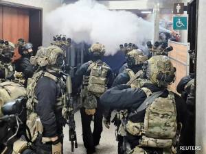 Νότια Κορέα: Το Κοινοβούλιο ακύρωσε την επιβολή στρατιωτικού νόμου από τον πρόεδρο της χώρας