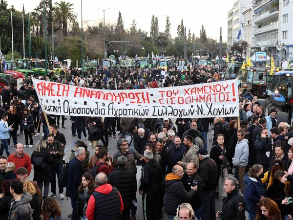 Κατέκλυσαν το Σύνταγμα οι αγρότες με τα τρακτέρ - Κυκλοφοριακές ρυθμίσεις