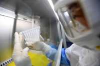 ΠΟΥ και FDA: Δεν δικαιολογείται η χορήγηση τρίτης δόσης εμβολίου στο σύνολο του πληθυσμού