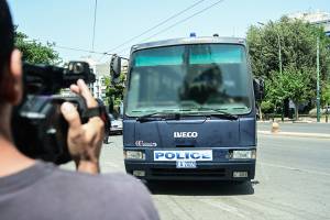 Αναβλήθηκε η δίκη του δημοσιογράφου της ΕΡΤ για τον ξυλοδαρμό της συζύγου του