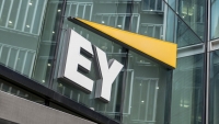 Παγκόσμια συμμαχία της EY με τη Fadata για τη βελτίωση της απόδοσης των ασφαλιστικών εταιρειών