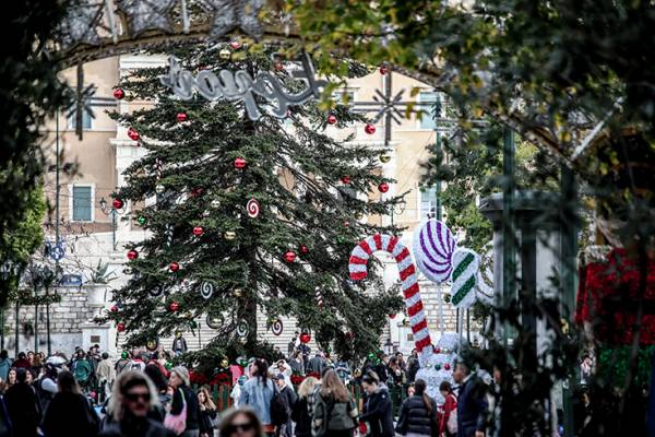 Από σήμερα το εορταστικό ωράριο