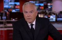 Βρετανία: Παραιτήθηκε από το BBC ο διάσημος παρουσιαστής Χιου Έντουαρντς λόγω σεξουαλικού σκανδάλου