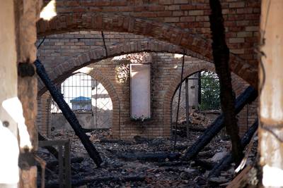 Κάηκε ολοσχερώς η ιστορική οινοποιία «Achaia Clauss» - Σε εξέλιξη οι έρευνες για τα αίτια της πυρκαγιάς