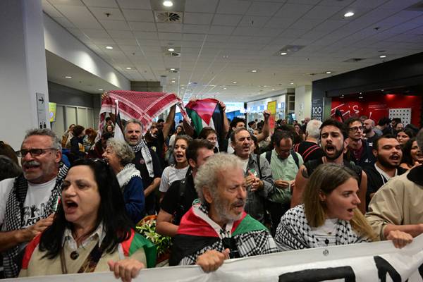 Στην Ελλάδα οι 27 Έλληνες ακτιβιστές από το Ισραήλ