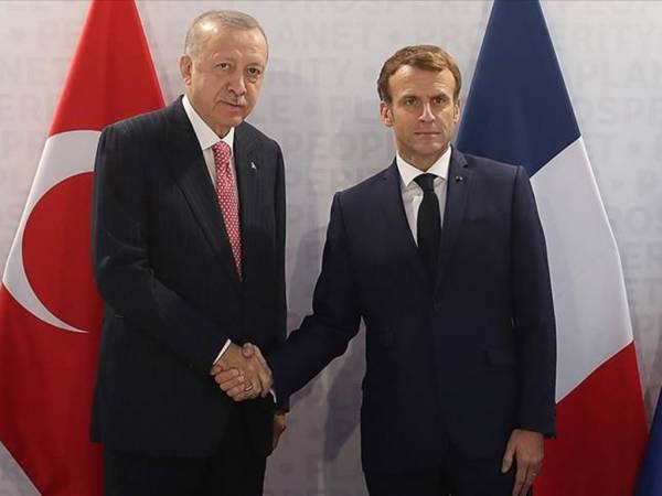 Συνάντηση Ερντογάν - Μακρόν στο περιθώριο του G20 στη Ρώμη