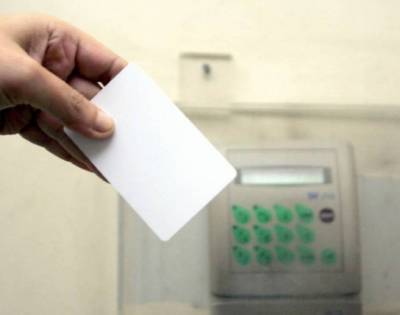 Χατζηδάκης: Τον Ιούνιο η εφαρμογή της ψηφιακής κάρτας εργασίας από τράπεζες και σούπερ μάρκετ