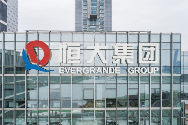 Evergrande: Πουλάει συμμετοχή σε τράπεζα έναντι 1,5 δισ. δολ. για να αντιμετωπίσει την κρίση χρέους