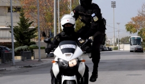 Θεσσαλονίκη: Άνδρας παρίστανε τον υπάλληλο του ΕΟΔΥ και οδηγούσε αυτοκίνητο με φάρο