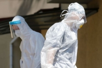 Καταμετρήθηκαν 2.215 κρούσματα και 32 θάνατοι σε 24 ώρες