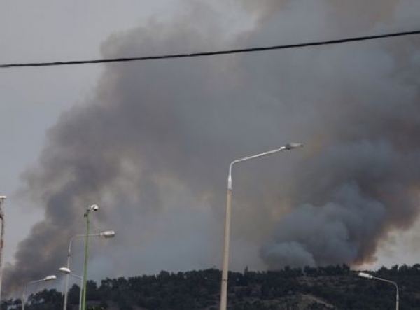 Μάχη με τις φλόγες στο Σέιχ Σου - Εκκενώθηκε το «Φιλίππειον»