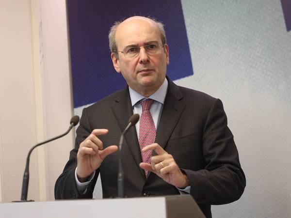 Κ. Χατζηδάκης: Η κυβέρνηση παρεμβαίνει έγκαιρα για τη μείωση των τιμών των καυσίμων