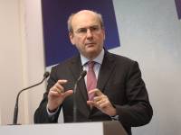 Κ. Χατζηδάκης: Η κυβέρνηση παρεμβαίνει έγκαιρα για τη μείωση των τιμών των καυσίμων
