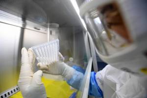 Sanofi και GlaxoSmithKline θα ζητήσουν έγκριση εμβολίου κατά κορωνοϊού